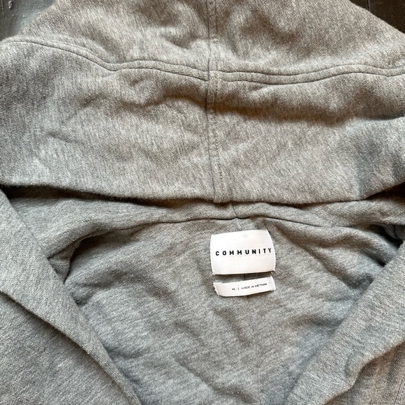Oversized community from Aritzia hoodie jacket sweater size M super warm comfy - Picture 2 of 3